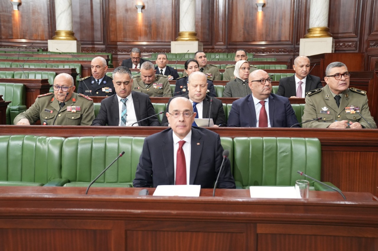 في جلسة عامة برلمانية..   وزير الدفاع الوطني يؤكد استقرار الوضع الأمني في البلاد